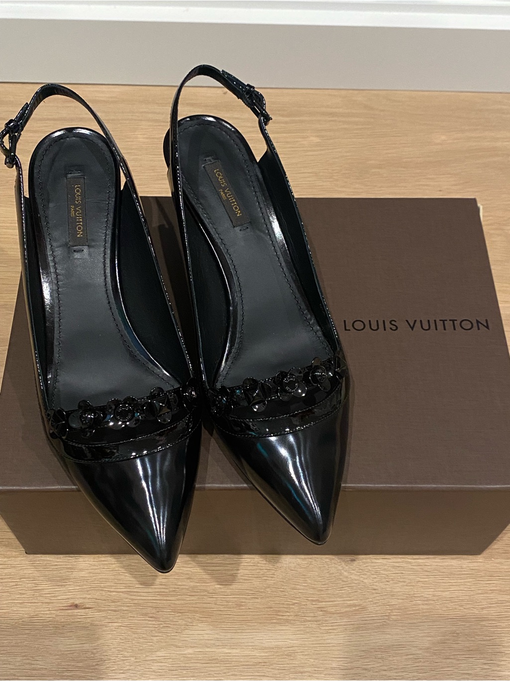 Louis Vuitton Black Patent Slingback Pointed Pumps With Floral Appliqu